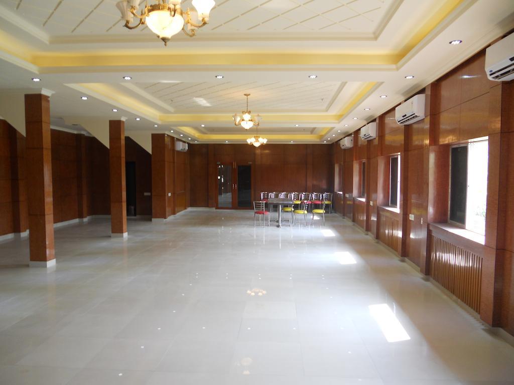 Prayag Aristro Club Hotel Calcutta Buitenkant foto