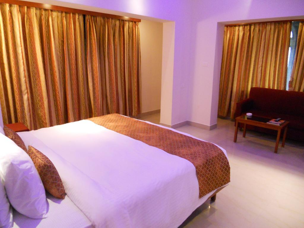 Prayag Aristro Club Hotel Calcutta Kamer foto