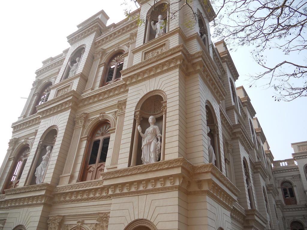 Prayag Aristro Club Hotel Calcutta Buitenkant foto